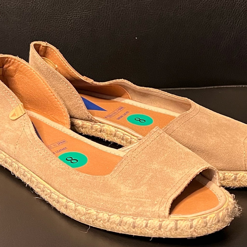 Chic Tan Espadrille Flats